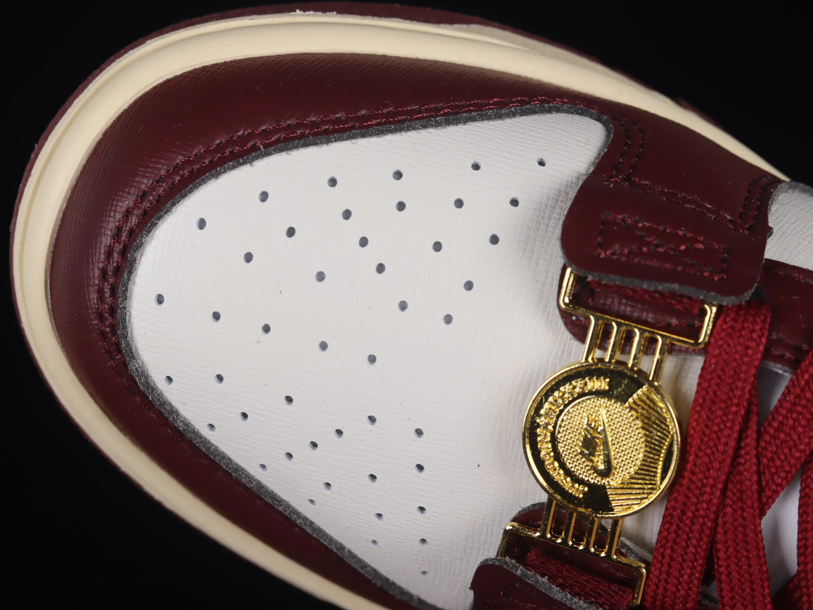 All categories Nk SB Dunk Series Nk SB Dunk Low low-top sneakers Cost-effective version Nk Dunk Low "Team Red" metal buckle burgundy SB low-top sports and leisure sneakers DV1160-101